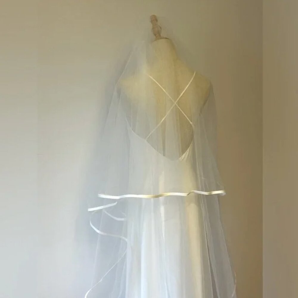 Bridal Veil with Ribbon Edge - White